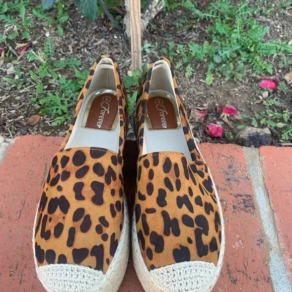 Espadrilles - Picture 2 of 3